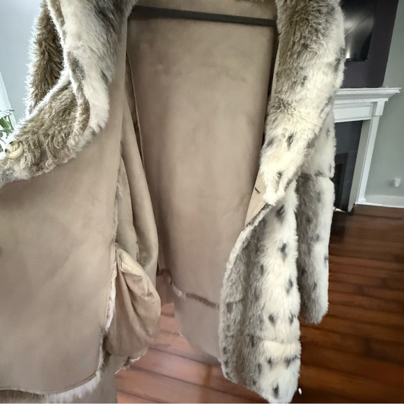 Chic Faux Fur Teddy Jacket - Cream and Brown - Picture 3 of 9
